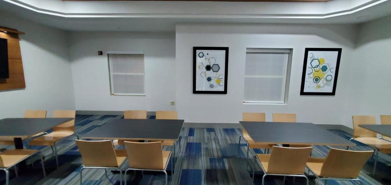 Holiday Inn Express & Suites Williamsburg By Ihg Экстерьер фото