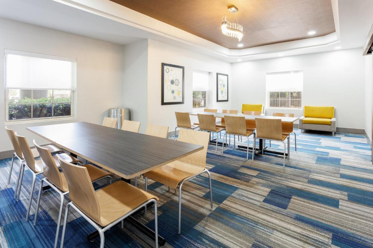 Holiday Inn Express & Suites Williamsburg By Ihg Экстерьер фото